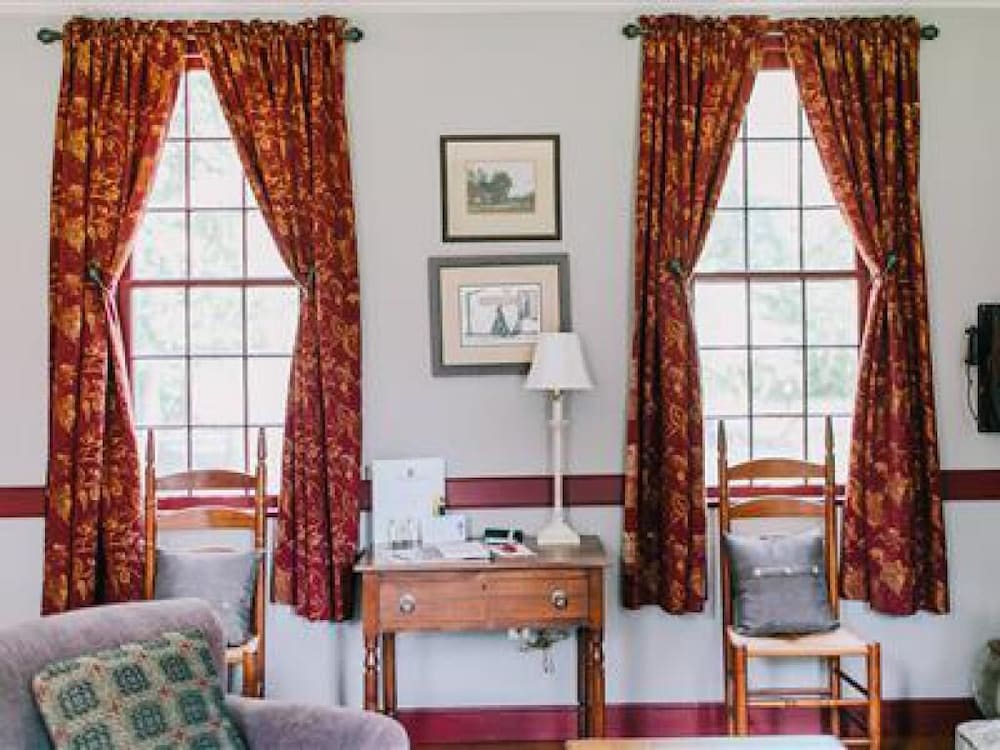 Standard House, Ensuite (The Spy Hill House) photo 1