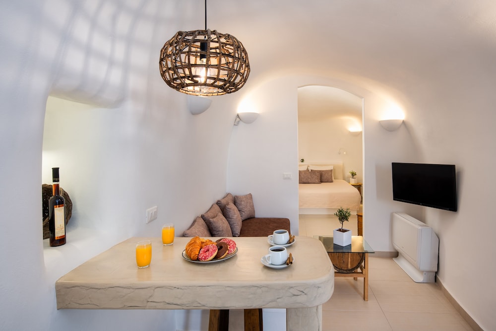 Suite with Indoor Hot Tub (Canava)