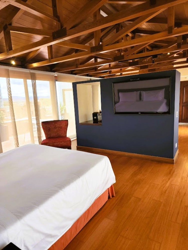 Penthouse, Hot Tub - Photo 5