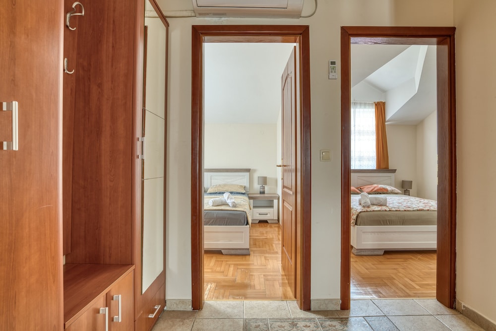 Panoramic Apartment - Photo 2