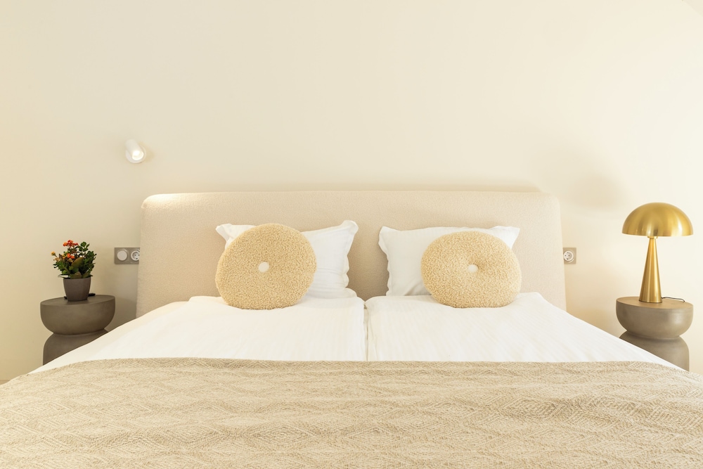 Luxury Apartment - Photo 5