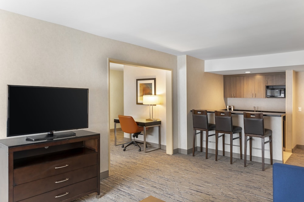 Suite, 2 Queen Beds (Living Area) - Photo 1