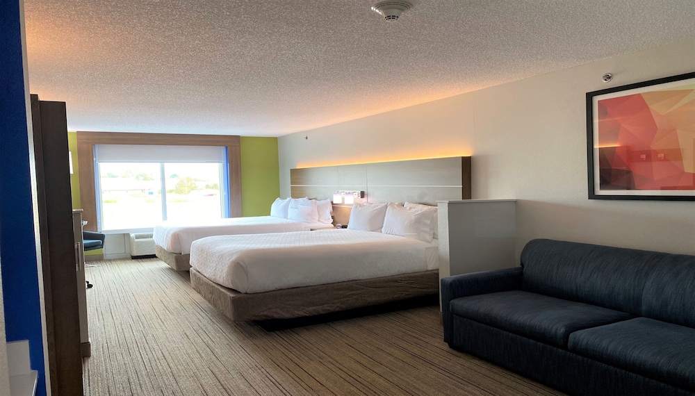 Suite, Multiple Beds - Photo 2