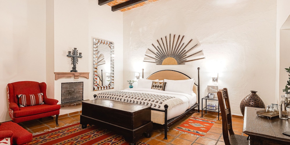 Jr. Suite - Photo 1