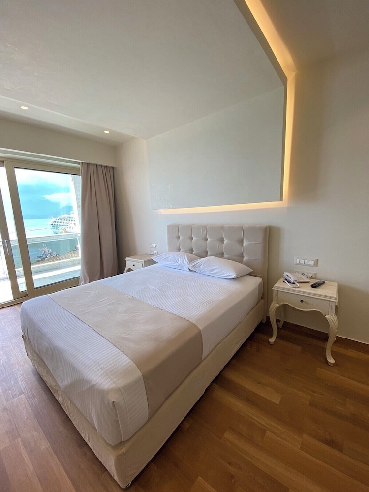 Junior Studio Suite