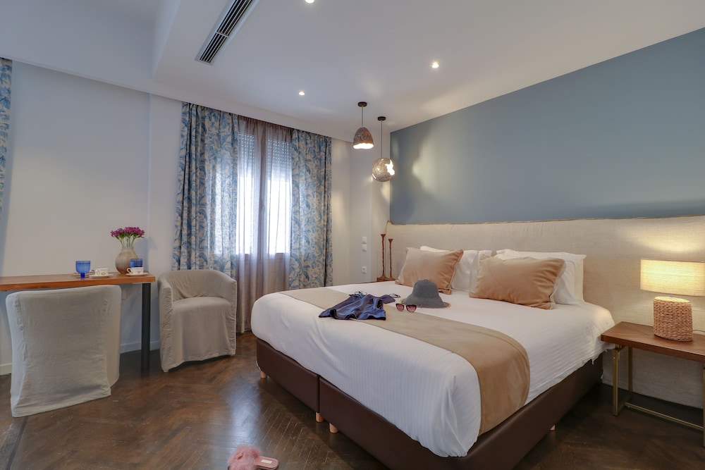 Superior Double or Twin Room, Balcony (301) photo 3