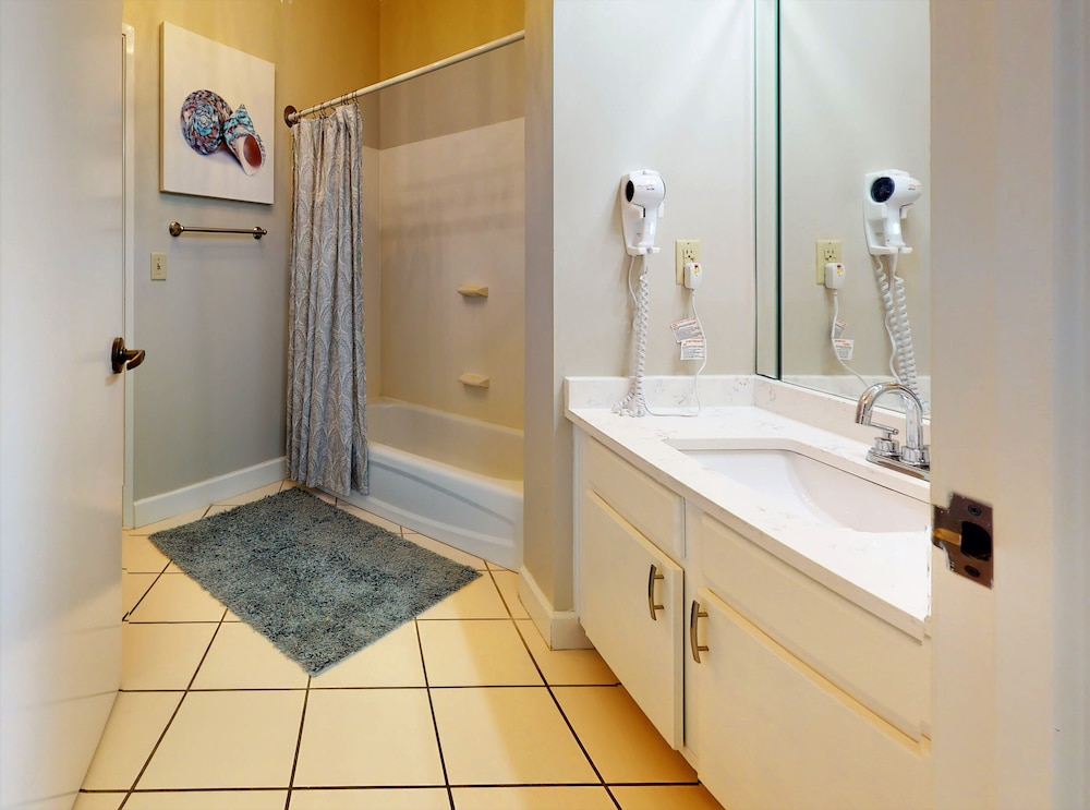Condo (Tides 1410) photo 3