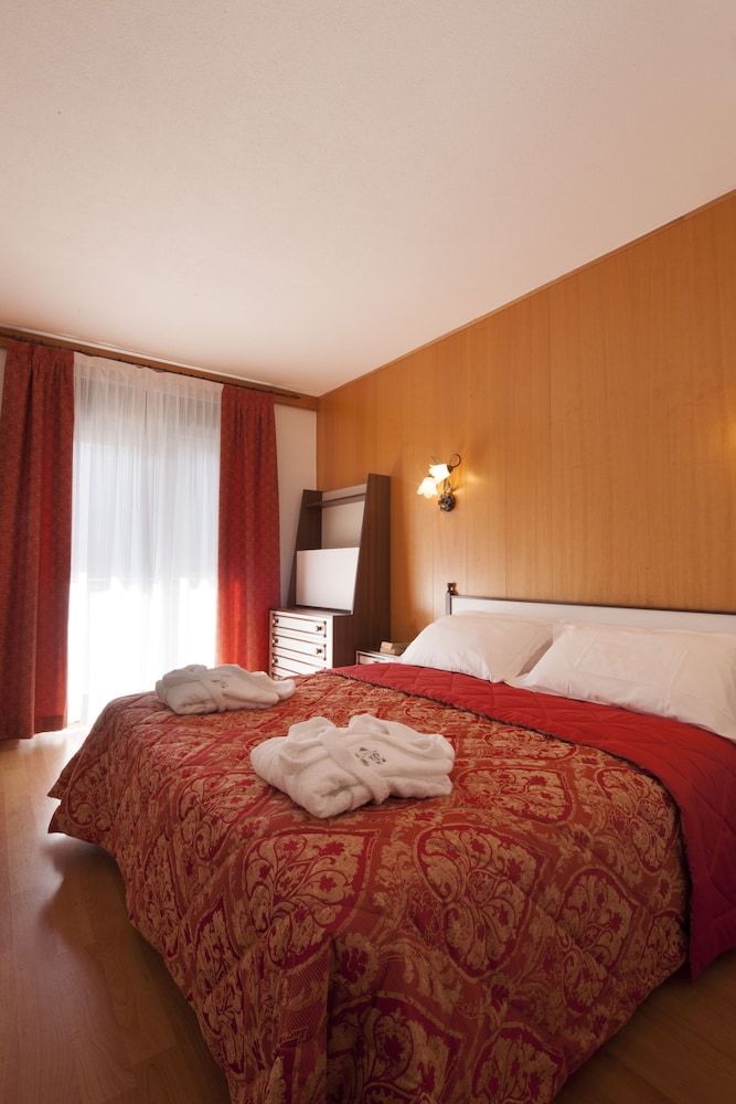Deluxe Double or Twin Room, Lake View photo 3