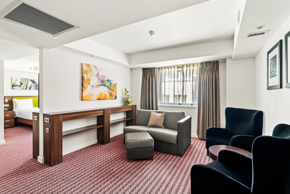 Deluxe Room, 1 Queen Bed, Non Smoking - Photo 2