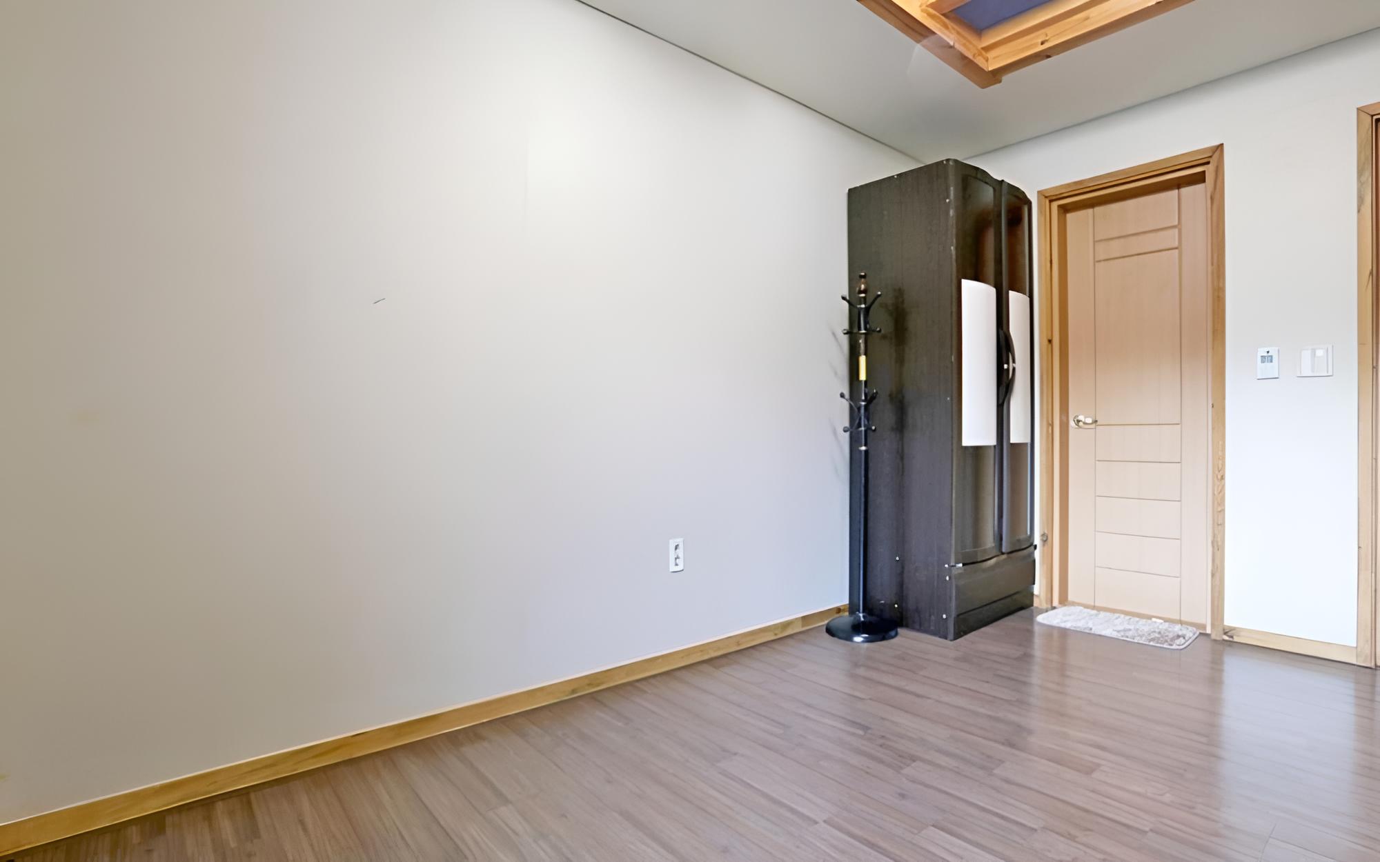 Room (Unshared House (Duplex)) photo 2