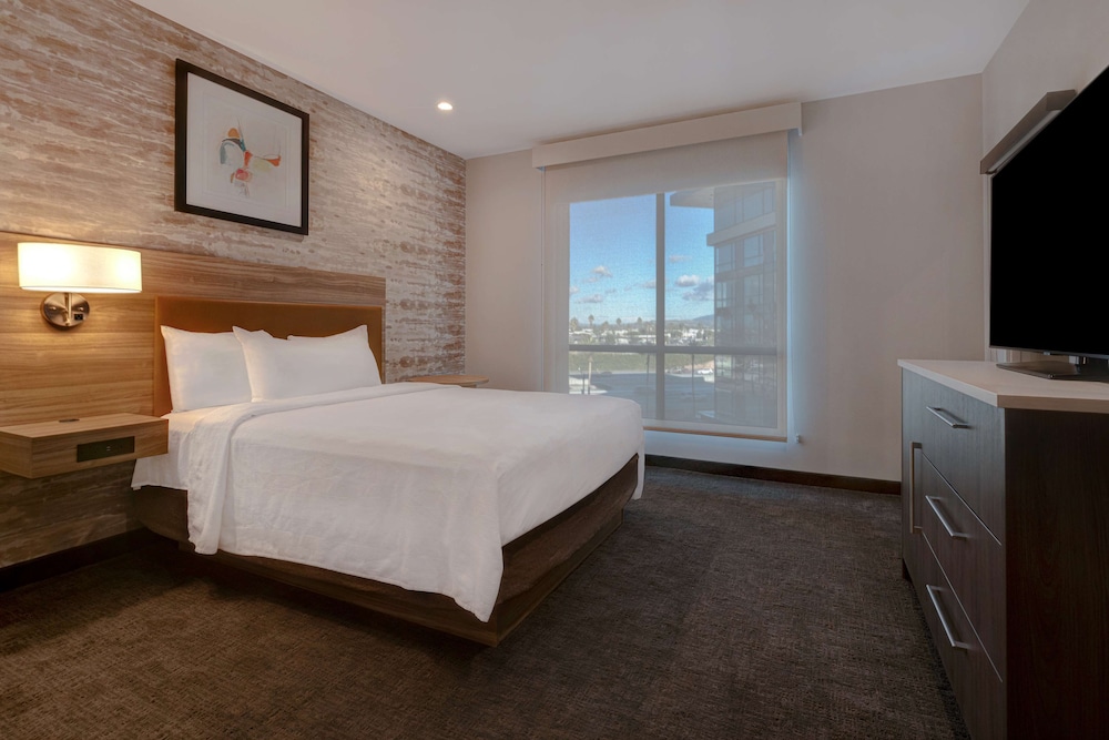 Suite, 2 Bedrooms, Non Smoking - Photo 3