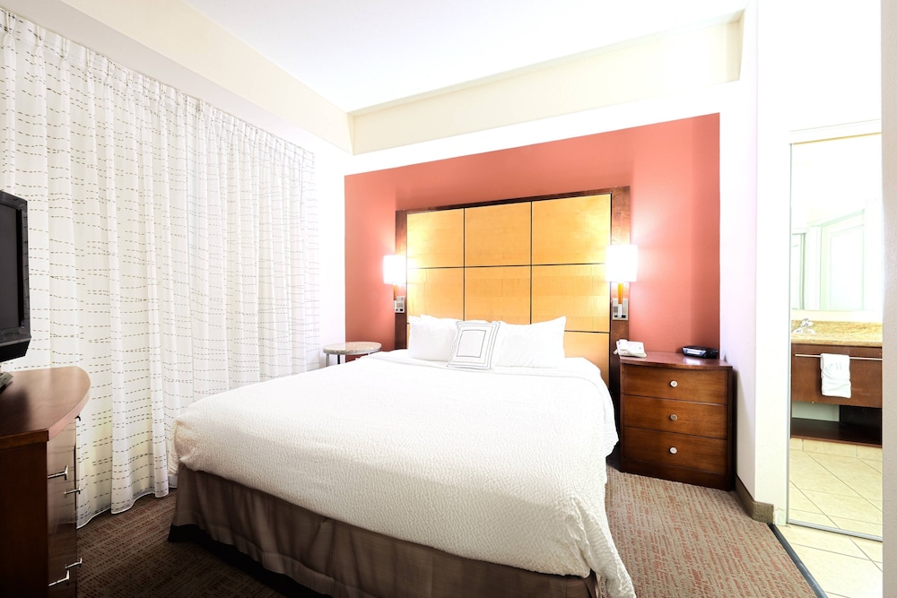 Suite, 2 Bedrooms - Photo 1