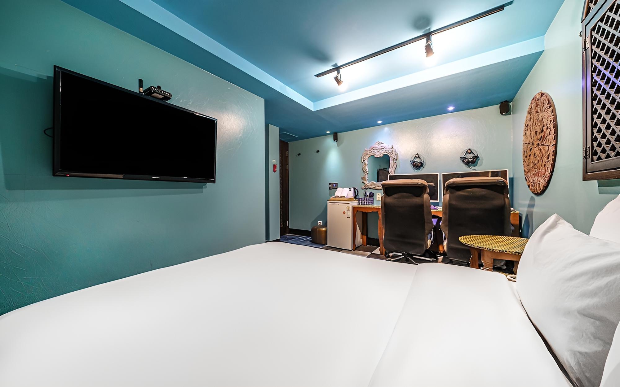 Room (VIP (Netflix Available High Performin) - Photo 32