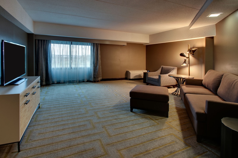 Suite, 2 Queen Beds, Air conditioning - Photo 3