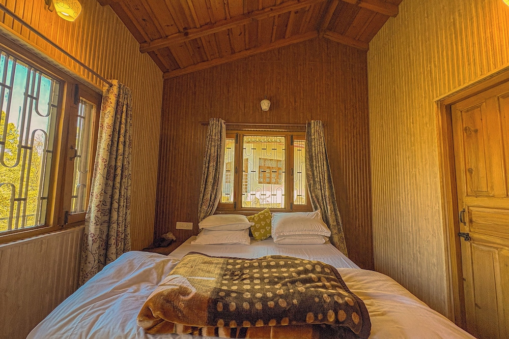 Deluxe Room, Hill View photo 3