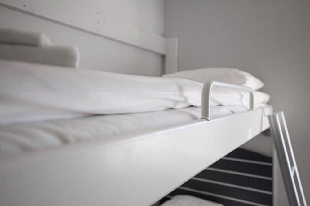 Basic Cabin, 1 Bedroom (120 cm bed) photo 3