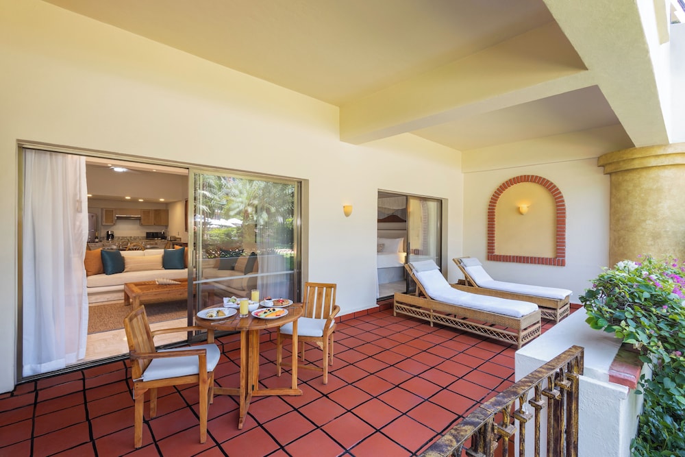 Deluxe Suite, 1 Bedroom - Photo 2