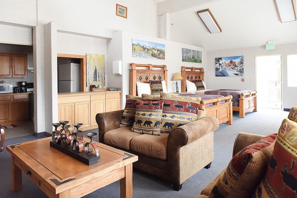 Luxury Room, 2 Queen Beds, River View, Mountainside photo 2