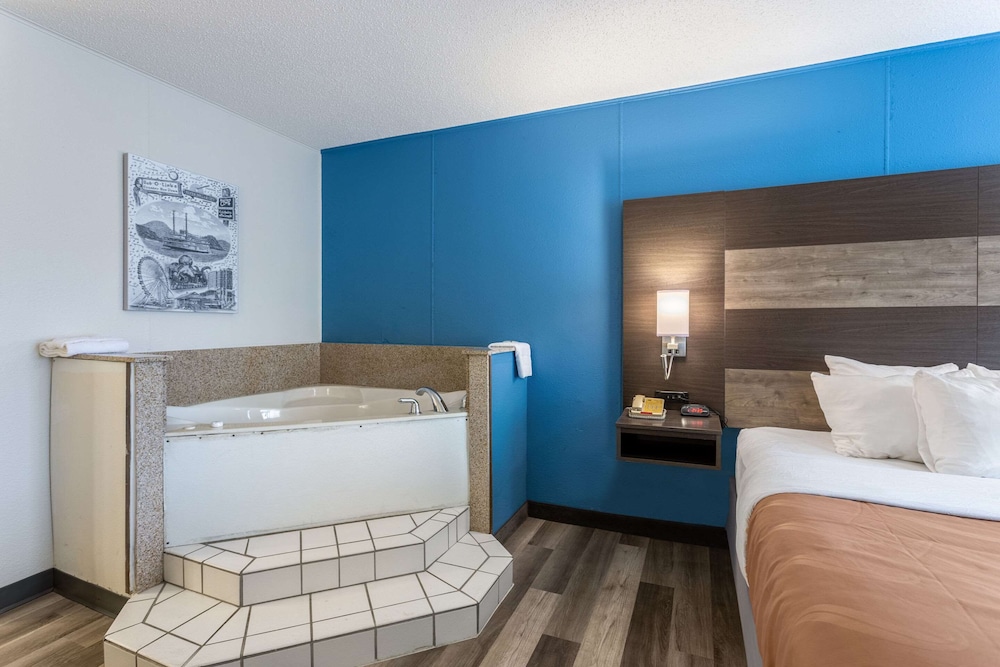 Suite, 1 King Bed, Non Smoking - Photo 8