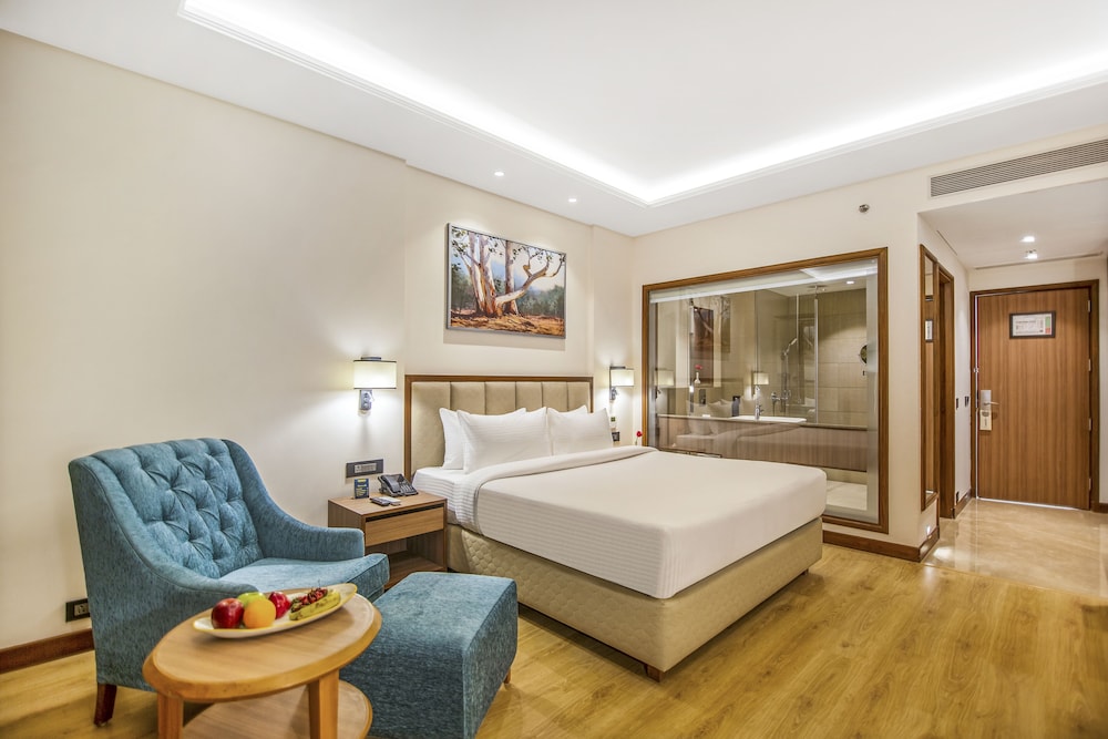 Premium Room, 1 King Bed - Photo 1