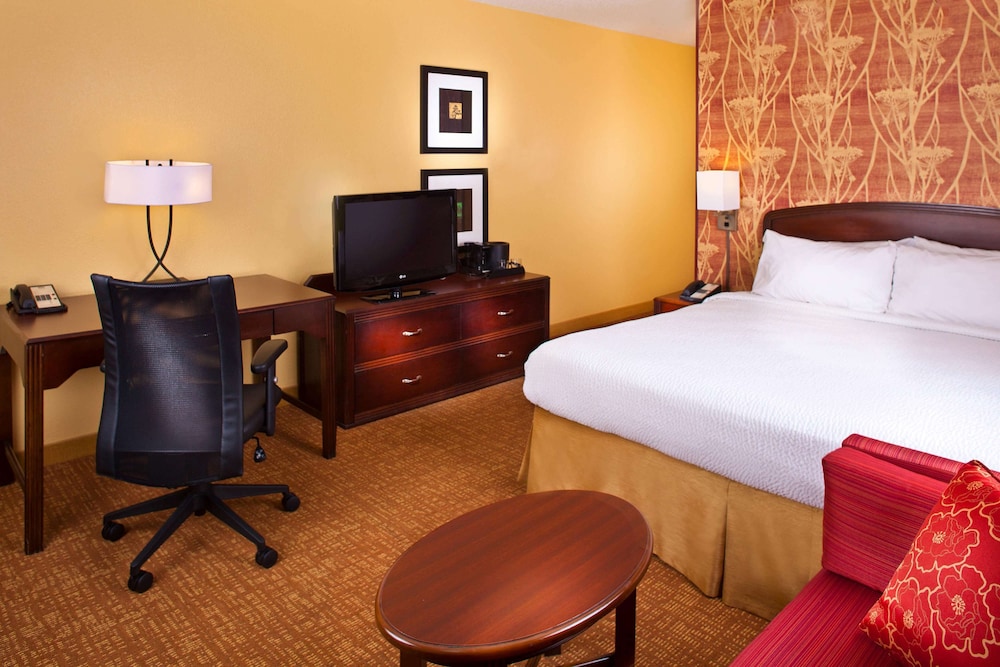 Room, 2 Double Beds, Accessible (Mobility & Roll-In Shower) photo 2