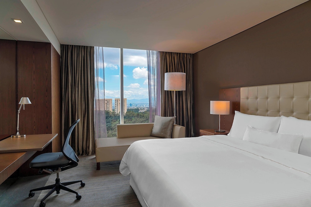 Deluxe Room, 1 King Bed - Photo 2
