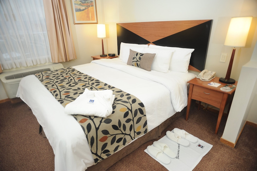 Suite, 1 King Bed with Sofa bed, Non Smoking - Photo 2