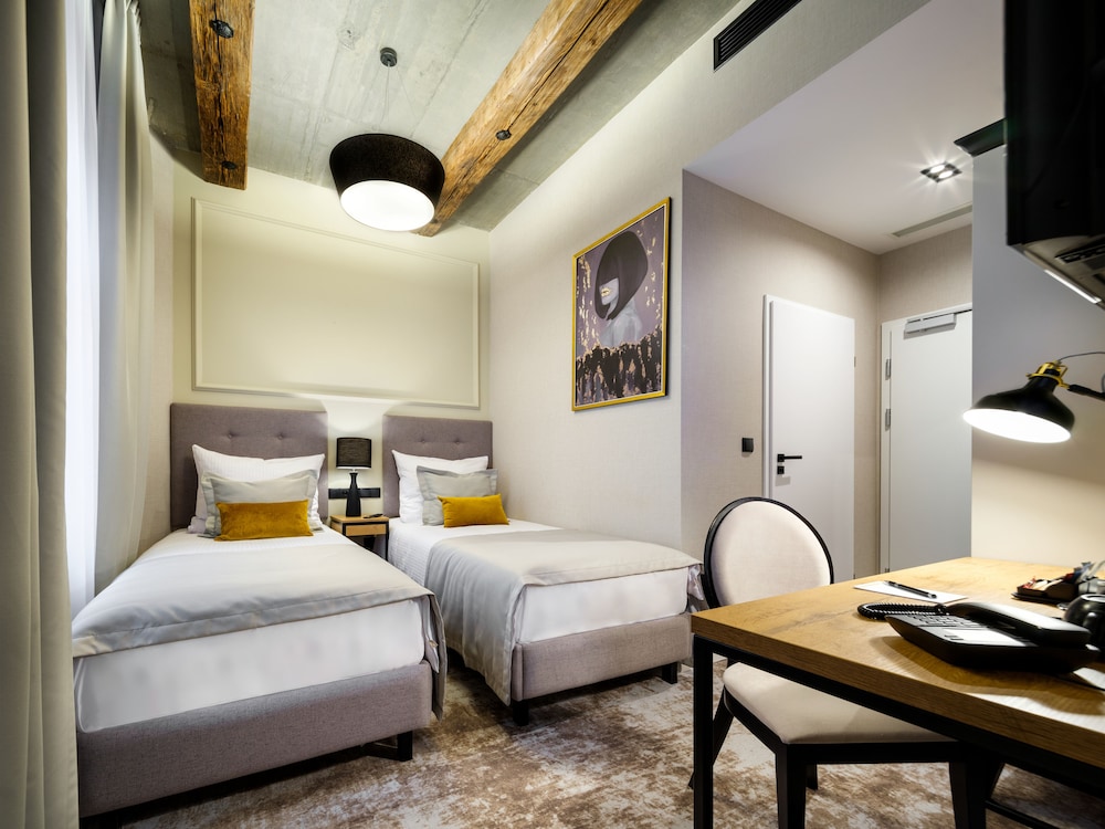 Standard Double or Twin Room - Photo 4