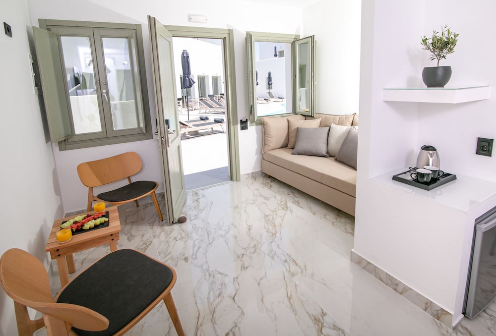 Executive Suite, Pool View - Photo 4