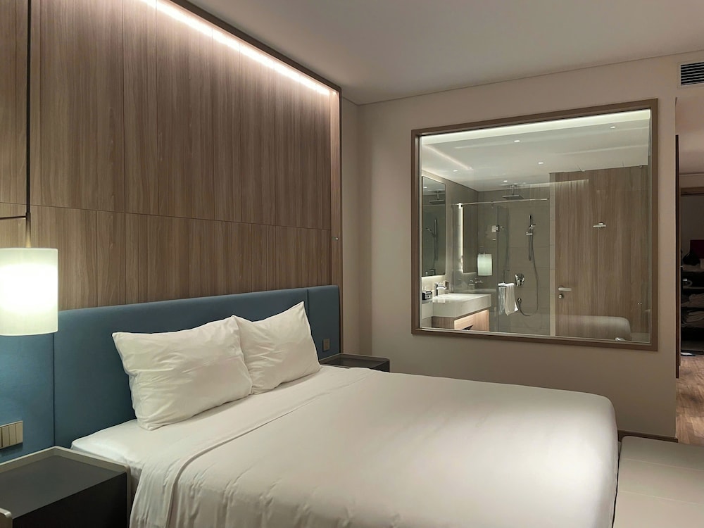 City Apartment, 1 Queen Bed, City View