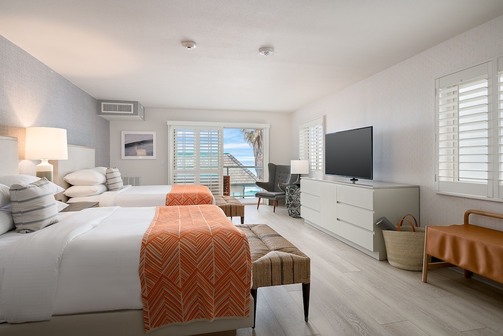 Standard Room, 2 Queen Beds, Partial Ocean View - Photo 2