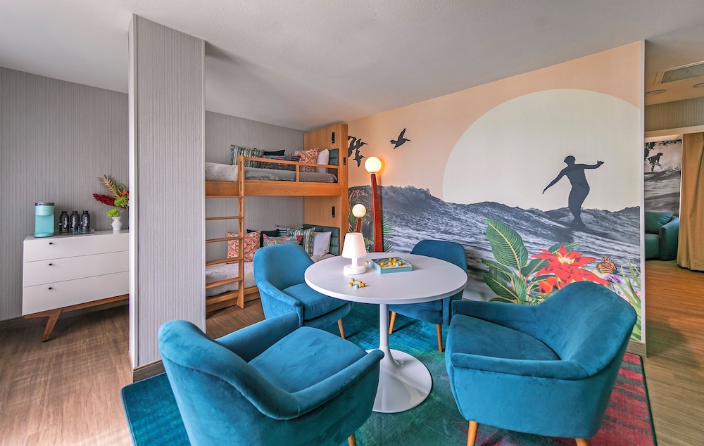 Premium Suite, 1 King Bed, Lanai, Pool View - Photo 6