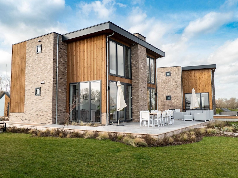 Villa photo 1