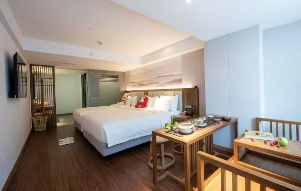 Family Studio Suite, City View