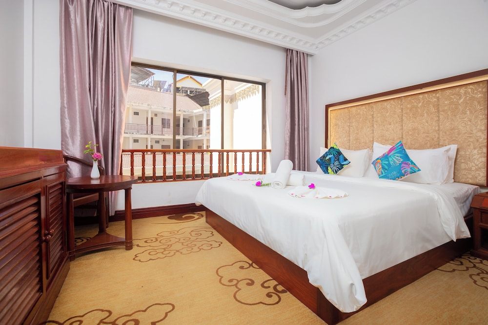 Deluxe Double or Twin Room, Pool View photo 1