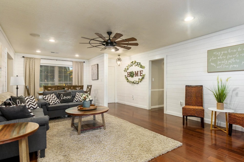 Bama Ranch 4 Miles to Stadium Sleeps 8, Billede 29