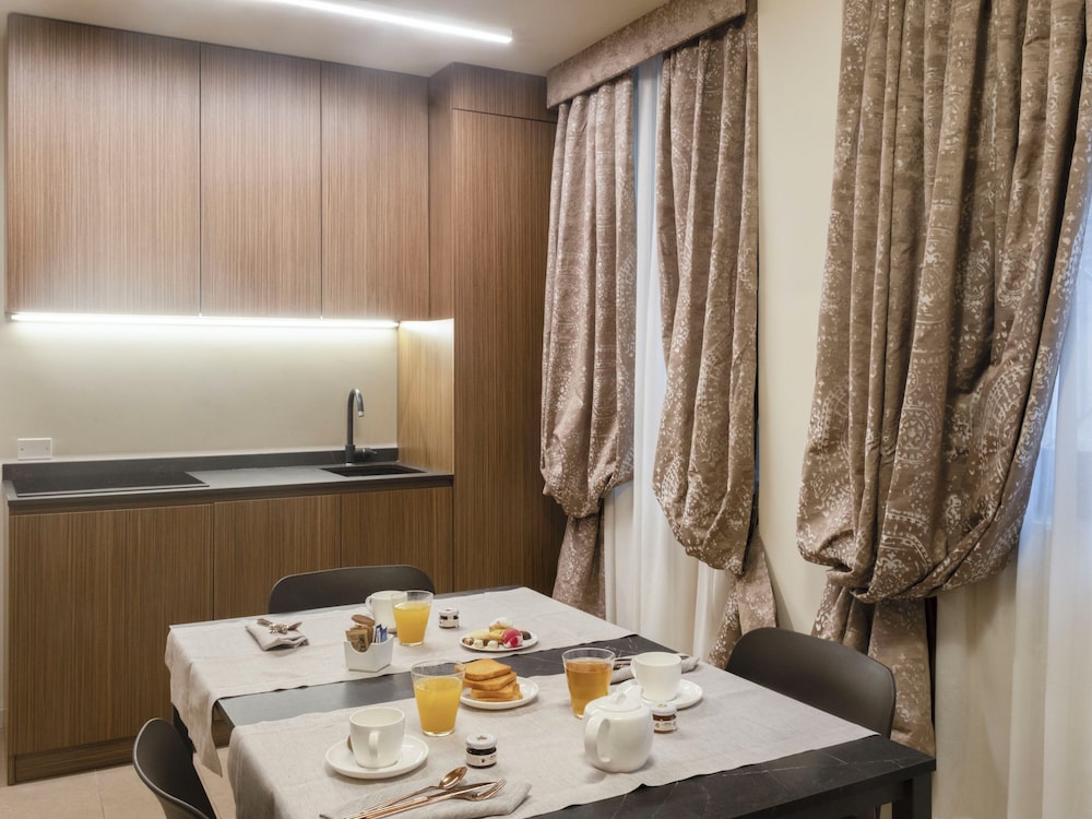 Executive Apartment (Small) thumbnail 5