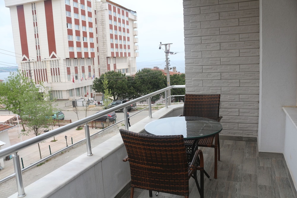 Deluxe Room, 1 Queen Bed, Sea View - Photo 3