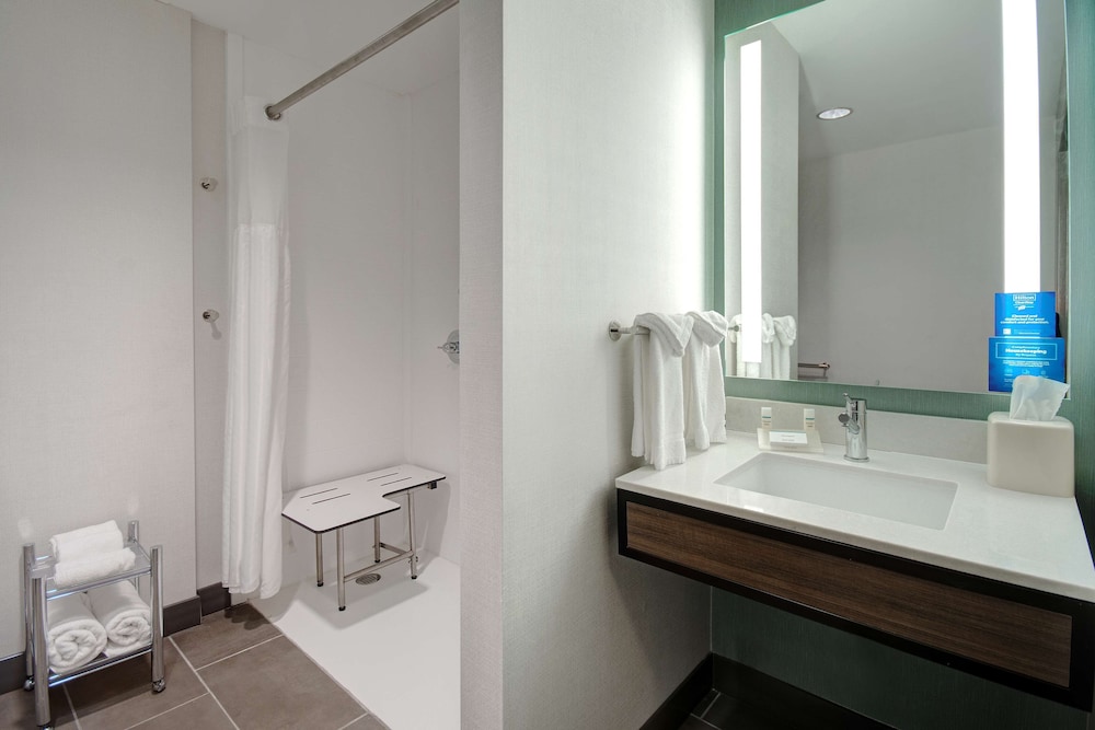 Room, 2 Queen Beds, Accessible - Photo 7