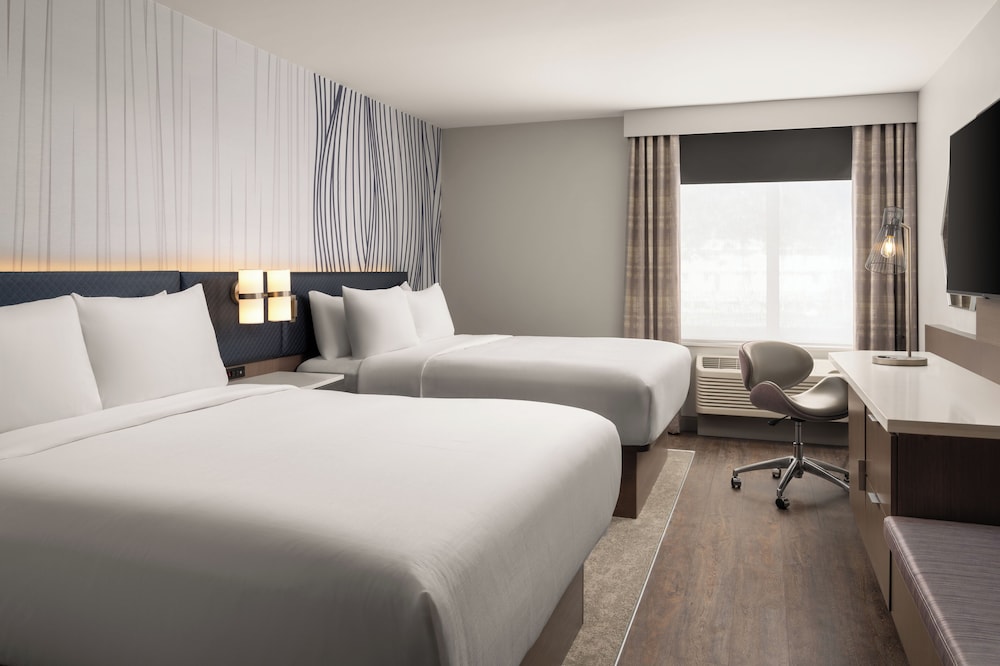 Room, 2 Queen Beds, Accessible (Mobility, Roll-In Shower) photo 1
