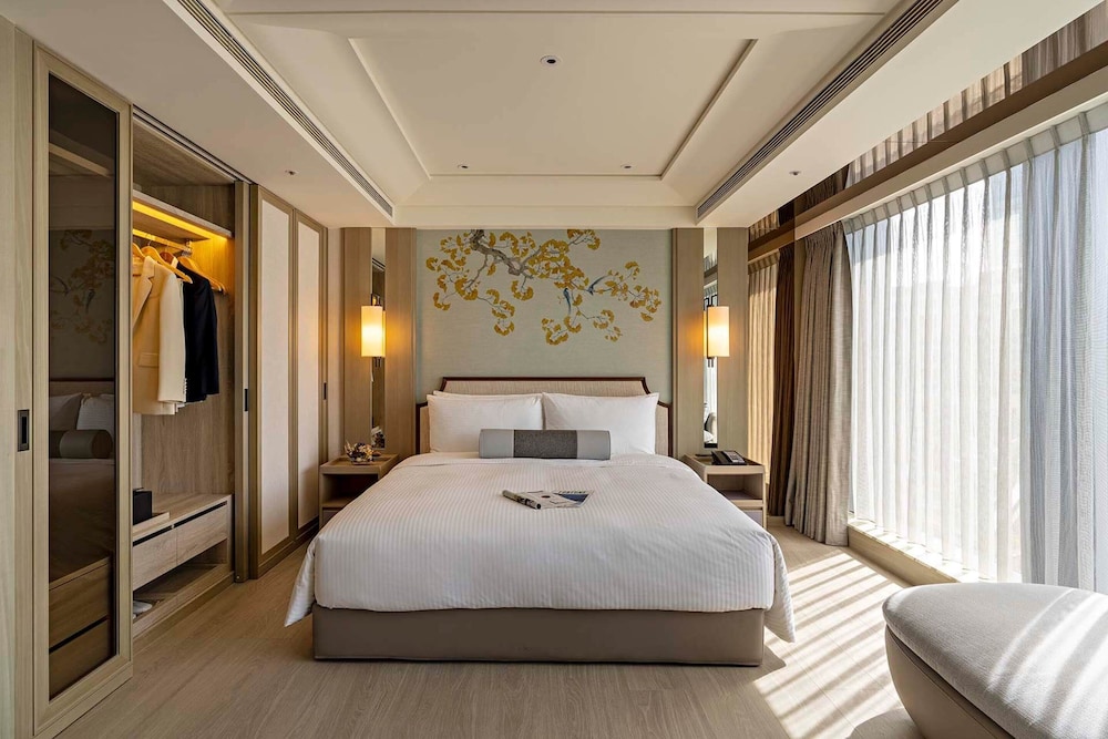 Deluxe Room, City View