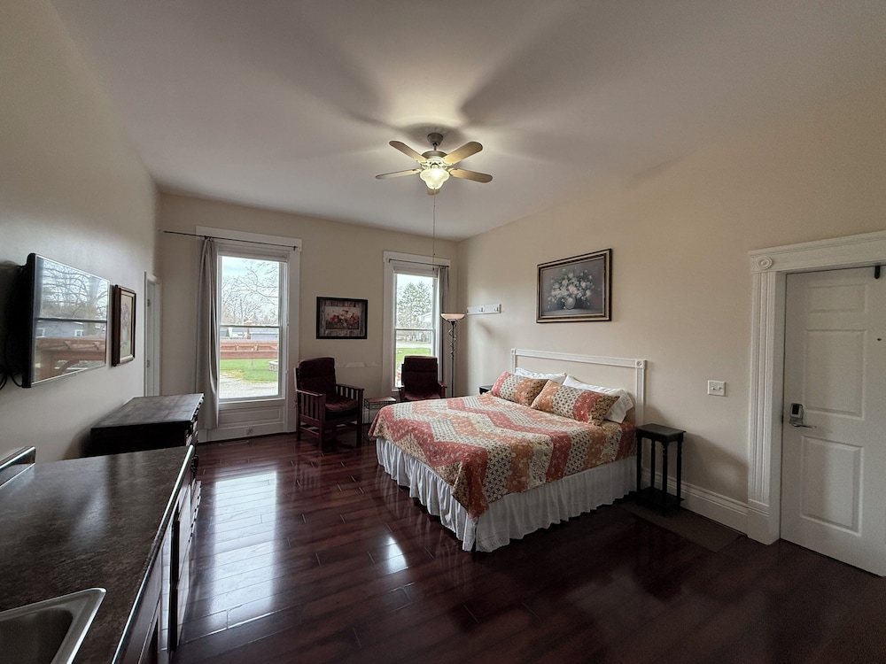 Suite #3 photo 1