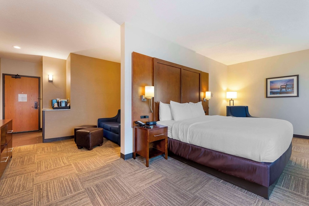 Standard Lakeview King Suite