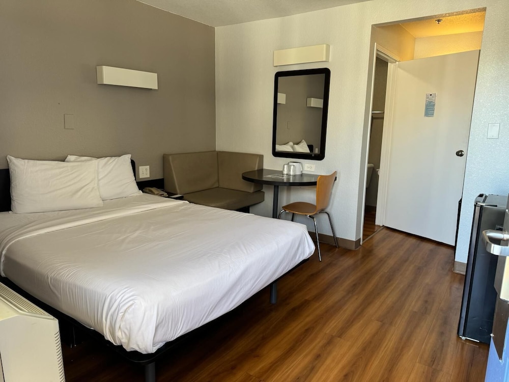 Standard Room, 1 Double Bed, Non Smoking photo 2