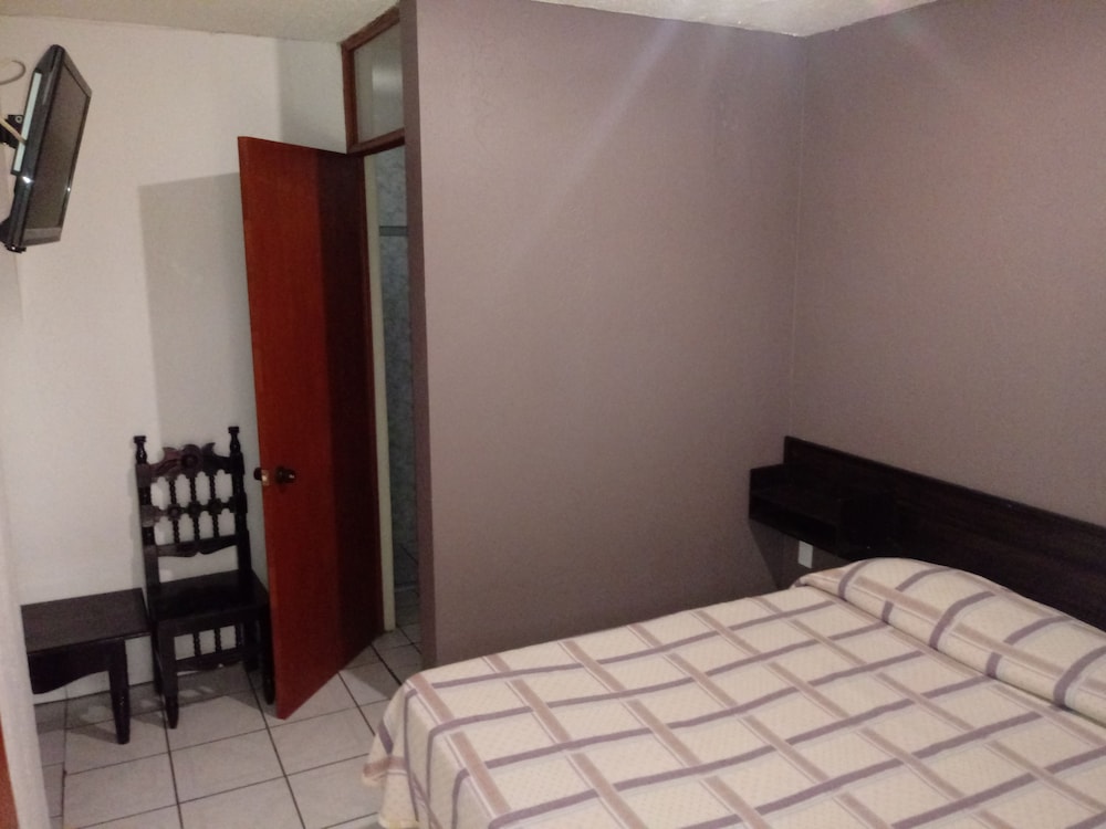 Classic Room, 2 Queen Beds photo 3