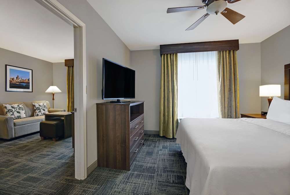 Deluxe Suite, 1 King Bed - Photo 1