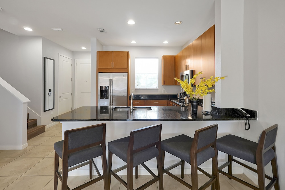 Standard Townhome, 2 Bedrooms, Hot Tub - Photo 9