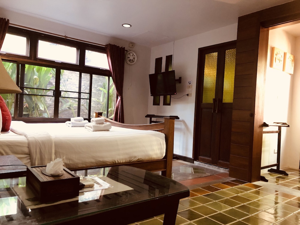 Deluxe Room - Photo 1