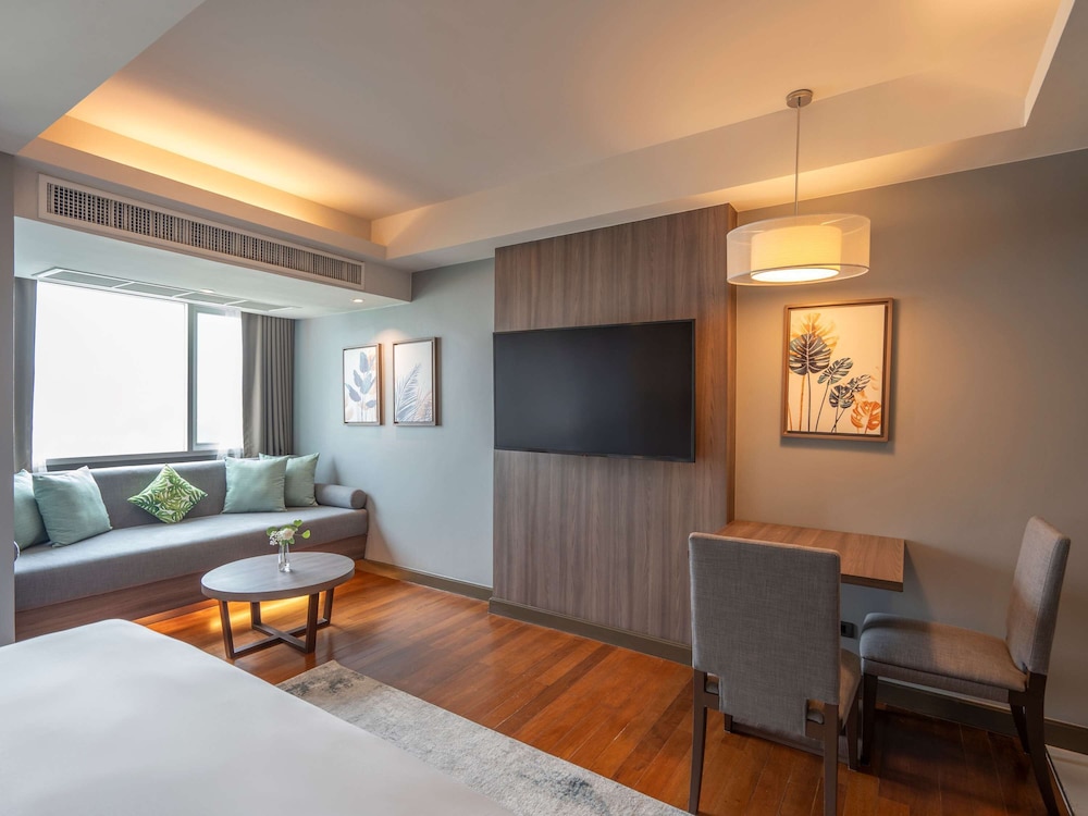 Executive Studio, 1 King Bed photo 3