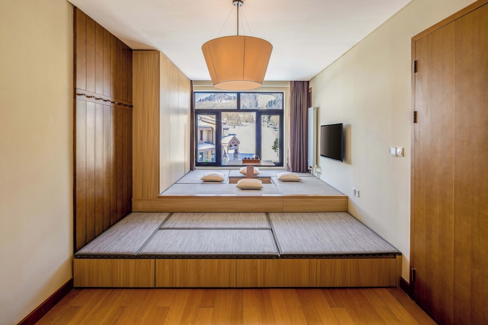 Suite, Balcony
